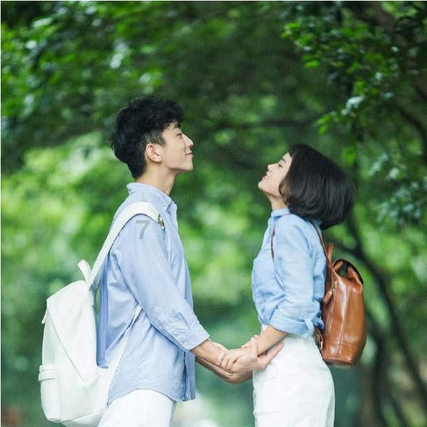 湖南一中学小卖部承包3年拍出320万，你觉得值吗？游戏画面